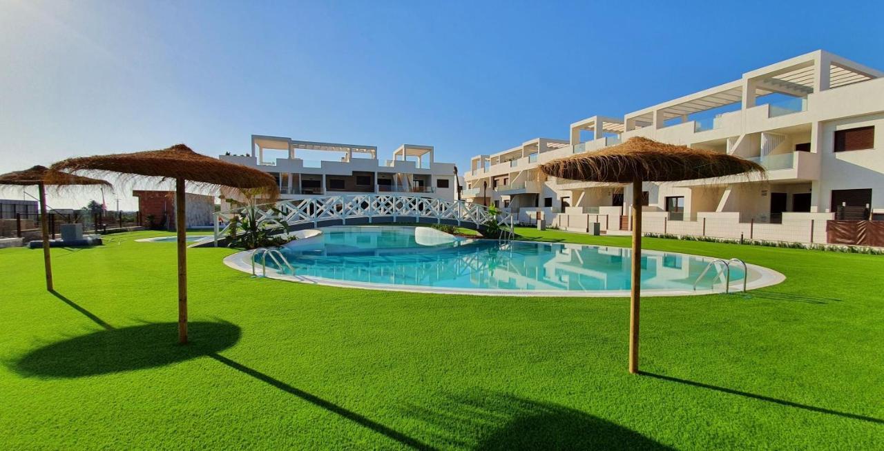 Beautiful Condo In Laguna Beach Resort Overlooking Laguna Rosa In Torrevieja With 2 Bedrooms And 2 Bathrooms Buitenkant foto
