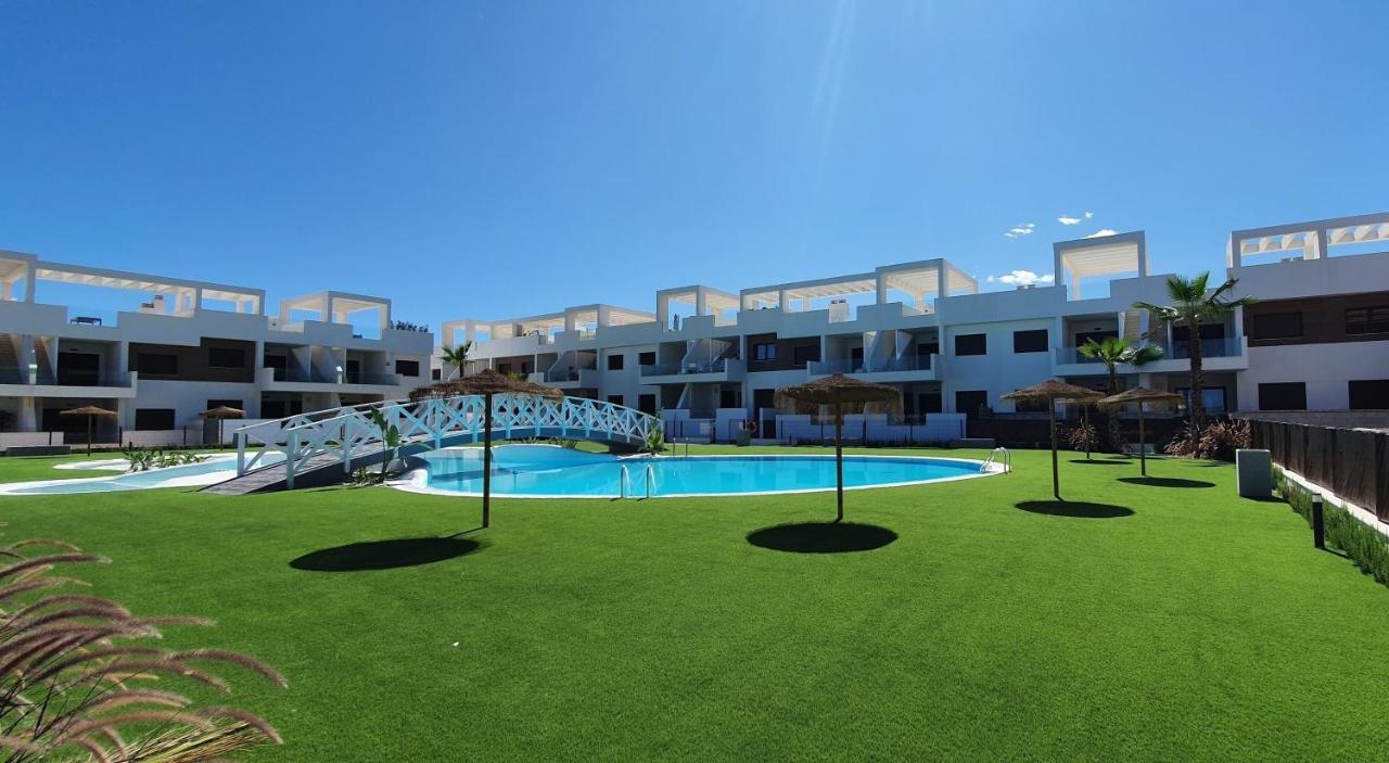 Beautiful Condo In Laguna Beach Resort Overlooking Laguna Rosa In Torrevieja With 2 Bedrooms And 2 Bathrooms Buitenkant foto